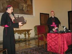 Monsignor Luigi Ernesto Palletti (primo a sinistra). 