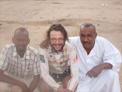 Matteo in Sudan, durante una pausa del suo viaggio.