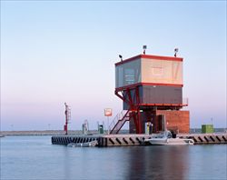 Torre di controllo di Marina di Ragusa. Progetto di Maria Giuseppina Grasso Cannizzo.