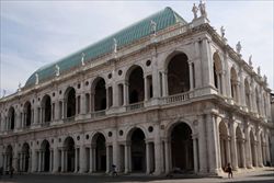 La Basilica Palladiana, superba creazione di Andrea Palladio, splendente dopo il restauro (foto Grazia Lissi).