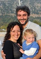 Mauro Platè, 34 anni, con la moglie Cristiana e la figlia Sofia. Tutte le foto di questo servizio sono di Nino Leto. 