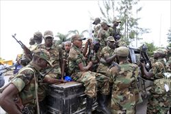 I guerriglieri ribelli congolesi nella città di Goma (Reuters).