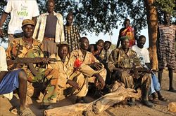 Un gruppo di soldati dell'Esercito di liberazione del Sud Sudan. Foto Alessandro Rocca.