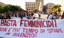 Donne in piazza contro il femminicidio. Ottobre 2012 (Ansa).