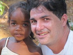 Enzo Palumbo, fondatore dell'associazione "Una voce per padre Pio", in Madagascar