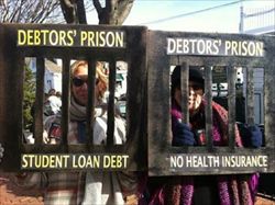 Una manifestazione contro il debito di Occupy Wall Street.