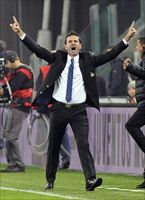 L'esultanza di Stramaccioni, allenatore dell'Inter.