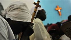 Donna del Sud Sudan in preghiera. Foto di Roberto Schmidt, Afp, Getty Images.