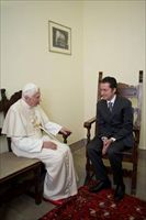 Sabato 22 dicembre papa Benedetto XVI ha incontrato nella caserma della Gendarmeria vaticana Paolo Gabriele comunicandogli la sua intenzione di concedergli la grazia. Foto Ansa.