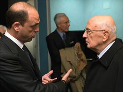Il presidente Giorgio Napolitano con il segretario del Pdl Angelino Alfano (Ansa).