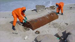 Una cisterma di rifiuti altamente inquinanti rinvenuto sulle coste somali dopo lo Tsunami del 2005. Fonte: Somalilandpress.com