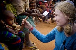 L'attrice Mia Farroe, ambasciatrice dell'Unicef, tra i rifugiati in Kenya (foto Ansa).