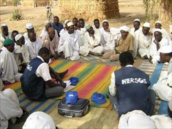 Un'equipe di Intersos durante una missione in Ciad (Foto Intersos)