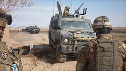 Soldati e mezzi italiani impegnati in Afghanistan. Foto Ansa/Ufficio stampa dell'Esercito. 