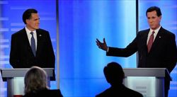 I candidati repubblicani Mitt Romney (a sinistra) e Rick Santorum (foto Ansa).