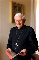 Benedetto XVI, 85 anni al servizio di Cristo
