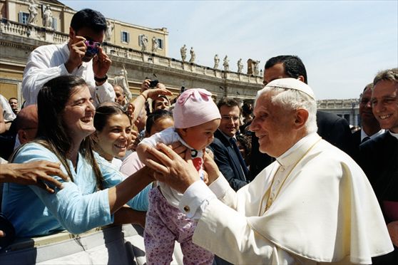 Bendetto XVI, 85 anni al servizio di Cristo