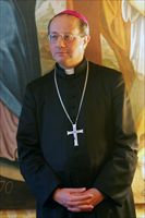 Monsignor Bruno Forte. La sua "Piccola introduzione alla vita cristiana" è disponibile con "Famiglia Cristiana".