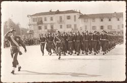 Bra (Cuneo), 1952. Giuramento dei primi alpini della Taurinense. Si tratta del primo scaglione dei nati nel 1931. Foto Nicolis.