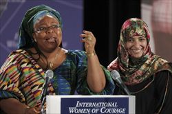 Da sinistra: i premi Nobel 2011 per la Pace Leymah Gbowee, liberiana, e Tawakkol Karman, yemenita.
