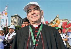 monsignor Michele Pennisi, vescovo di Piazza Armerina, minacciato dalla "Stidda" (foto Palazzotto).