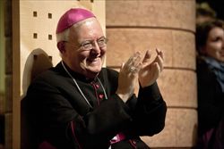 Monsignor Cesare Nosiglia, arcivescovo di Torino. Foto di Paolo Siccardi/Sync. La fotografia di copertina, invece, è dell'agenzia Corbis.