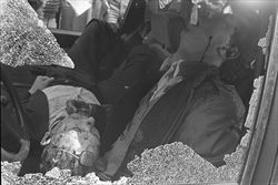 I corpi di Pio La Torre e del suo collaboratore Rosario Di Salvo nella Fiat 131 in cui sono stati uccisi a Palermo il 30 aprile 1982. ANSA 