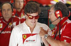 Fernando Alonso: caschi e tute dei piloti Ferrari saranno messi all'asta per raccogliere fondi da destinare ai terremotati dell'Emilia (Ansa).