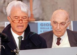Gian Carlo Caselli con Antonino Caponnetto nel 1996.