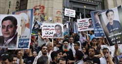 Una manifestazione di egiziani copti per la liberazione di cristiani incarcerati (Reuters).