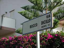 La via dedicata ad uno degli uomini che scortavano Falcone il giorno dell'attentato, Rocco Dicillo.