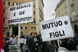 Proteste di piazza nell'Italia di oggi. Foto dell'agenzia Eidon.