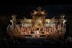 Una scena della "Turandot" all'Arena.