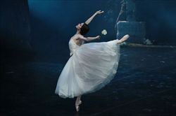 Petra Conti, nominata da questa stagione prima ballerina della Scala, è una splendida Giselle (foto Brescia-Amisano - Teatro alla Scala).