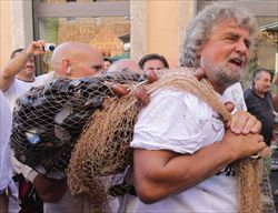 Beppe Grillo. Ha nostalgia della lira.