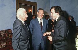 Michel Platini con l’avvocato Gianni Agnelli e Cesare Romiti in una foto del 1998.