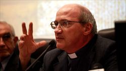 Monsignor Carlo Roberto Maria Redaelli (foto Fotogramma).