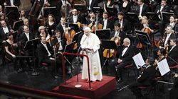 Benedetto XVI alla Scala di Milano (foto Reuters),