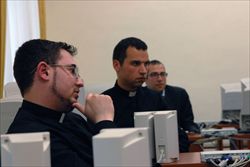 Seminaristi. Foto di Giancarlo Giuliani/Cpp. La fotografia di copertina è di Belluschi/Famiglia Cristiana.