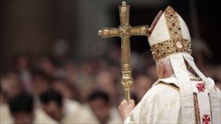 Benedetto XVI celebra la S. Messa nella basilica di San Pietro (foto Reuters).