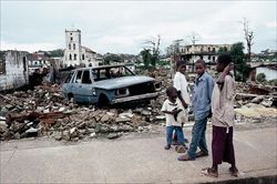 La devastazione di Monrovia, capitale della Liberia, durante la guerra civile (Foto: Leto).