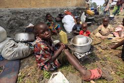Bambini in un campo rifugiati a Goma, in Repubblica democratica del Congo. Le fotografie di questo servizio, copertina inclusa, sono dell'agenzia Reuters.