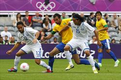 Honduras-Brasile, nei quarti di finale del torneo olimpico di calcio, a Londra 2012 (Reuters).