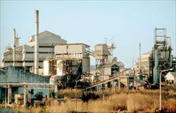 un’immagine d’archivio dello stabilimento dell’Union Carbide a Bhopal. Da lì fuoriuscì il gas letale (foto Corbis).