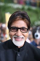 Bachchan è così famoso nel suo Paese, da essere paragonato a un eroe nazionale (Corbis).
