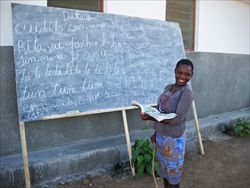 Le ragazze ospitate dal centro seguono lezioni di porteghese, la lingua ufficiale del Mozambico.