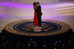 Michelle e Barack Obama al ballo inaugurale (foto del servizio: Reuters).