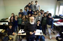 Il professor Pasquale Troia e i suoi studenti, in classe, al Liceo Farnesina di Roma. Foto di Alessia Giuliani/Cpp.