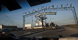 All'ingresso della Striscia, il cartello recita: "Benvenuti a Gaza" (Foto Siccardi-Sync).