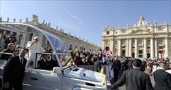 Un'immagine dell'ultima udienza generale di papa Benedetto XVI, mercoledì 27 febbraio 2013. Foto Ansa.
